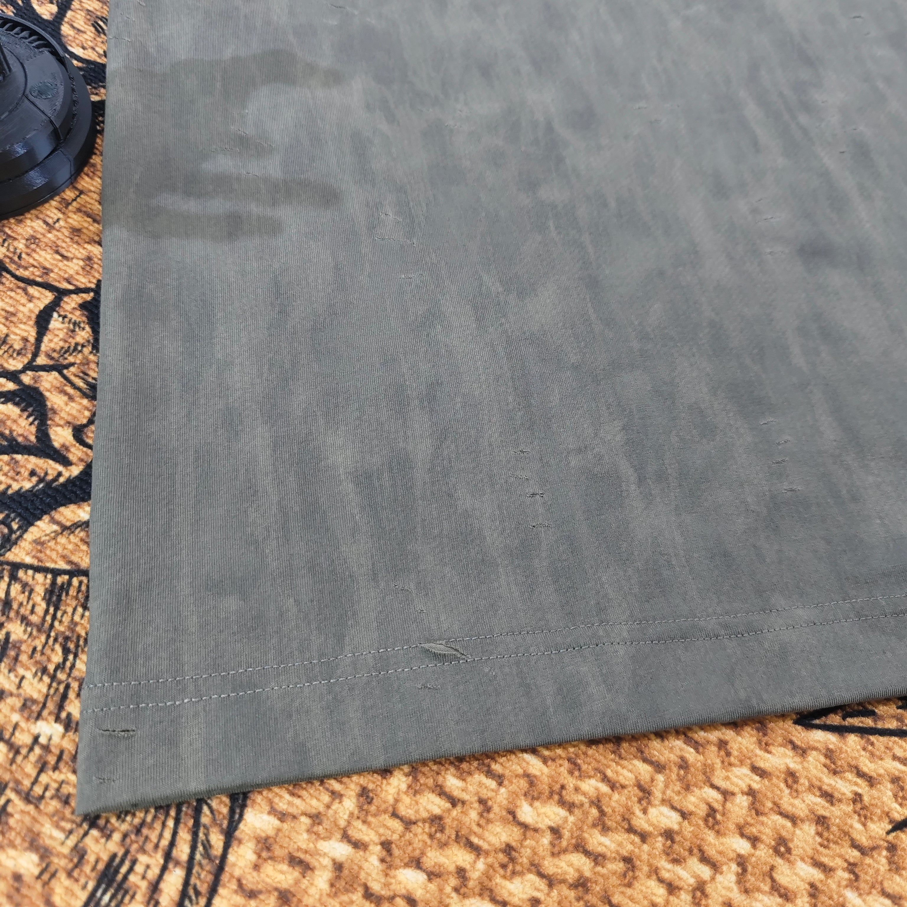 MENDORA ROUND NECK DISTRESSED TEE