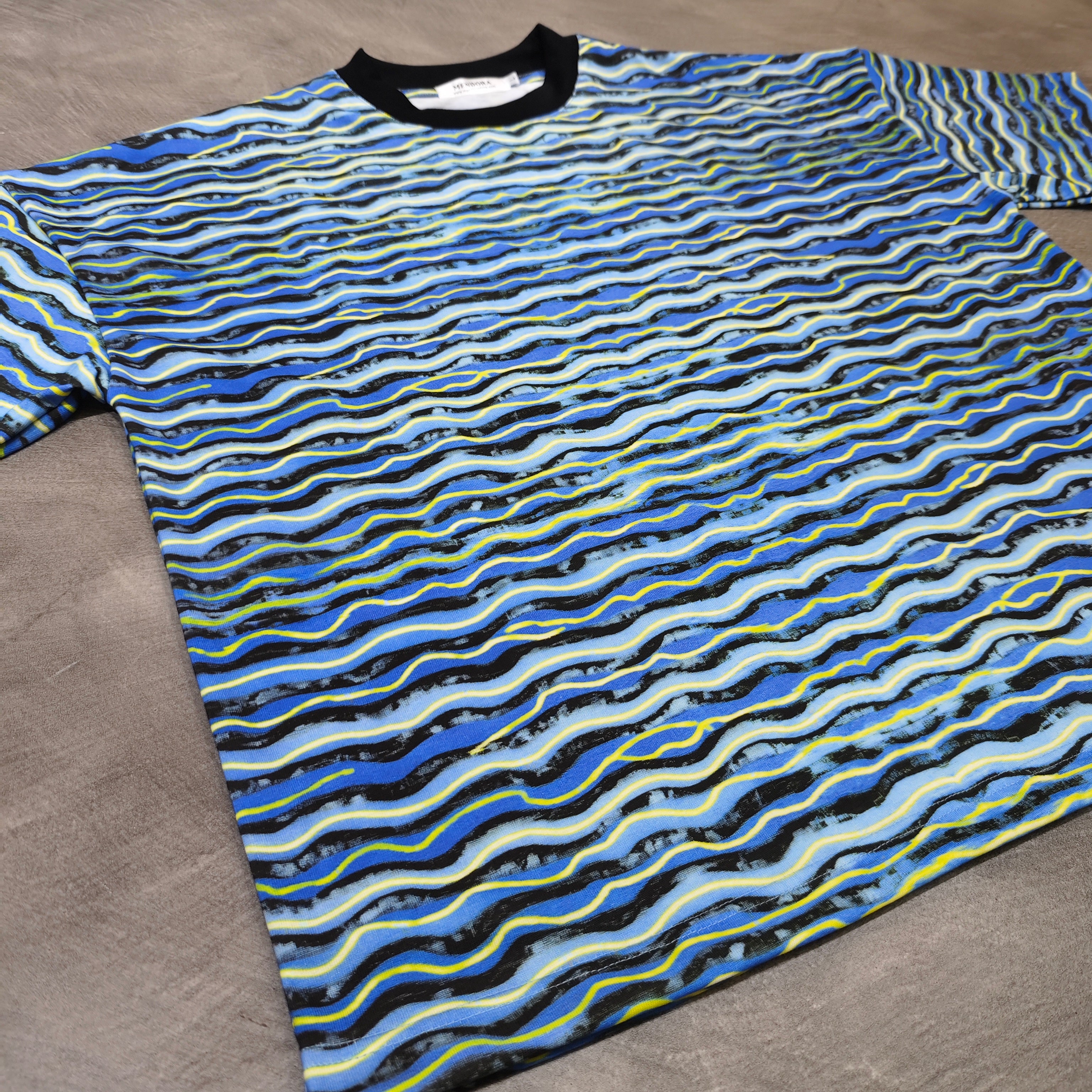 MENDORA DIRECT INJECTION STRIPES TEE