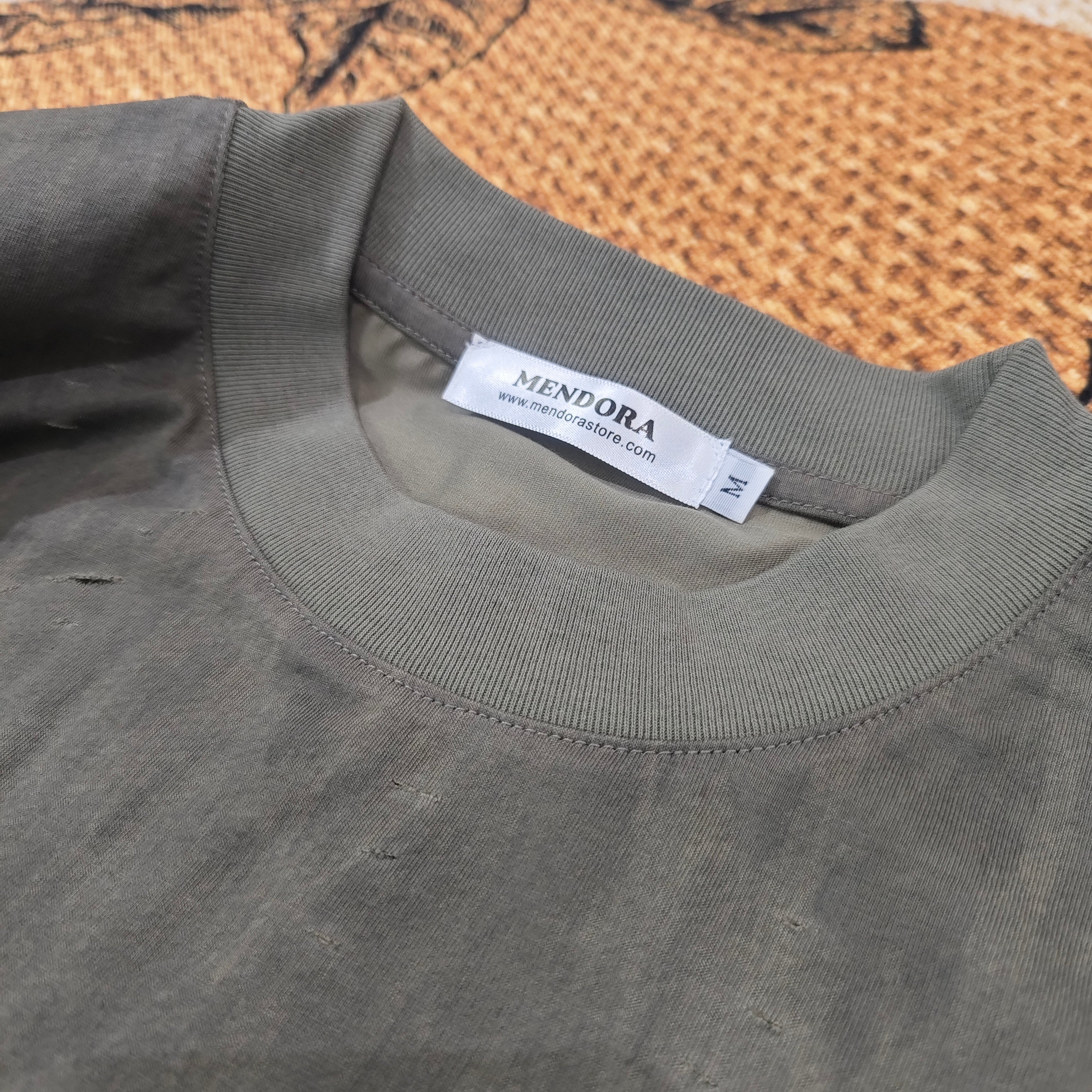 MENDORA ROUND NECK DISTRESSED TEE