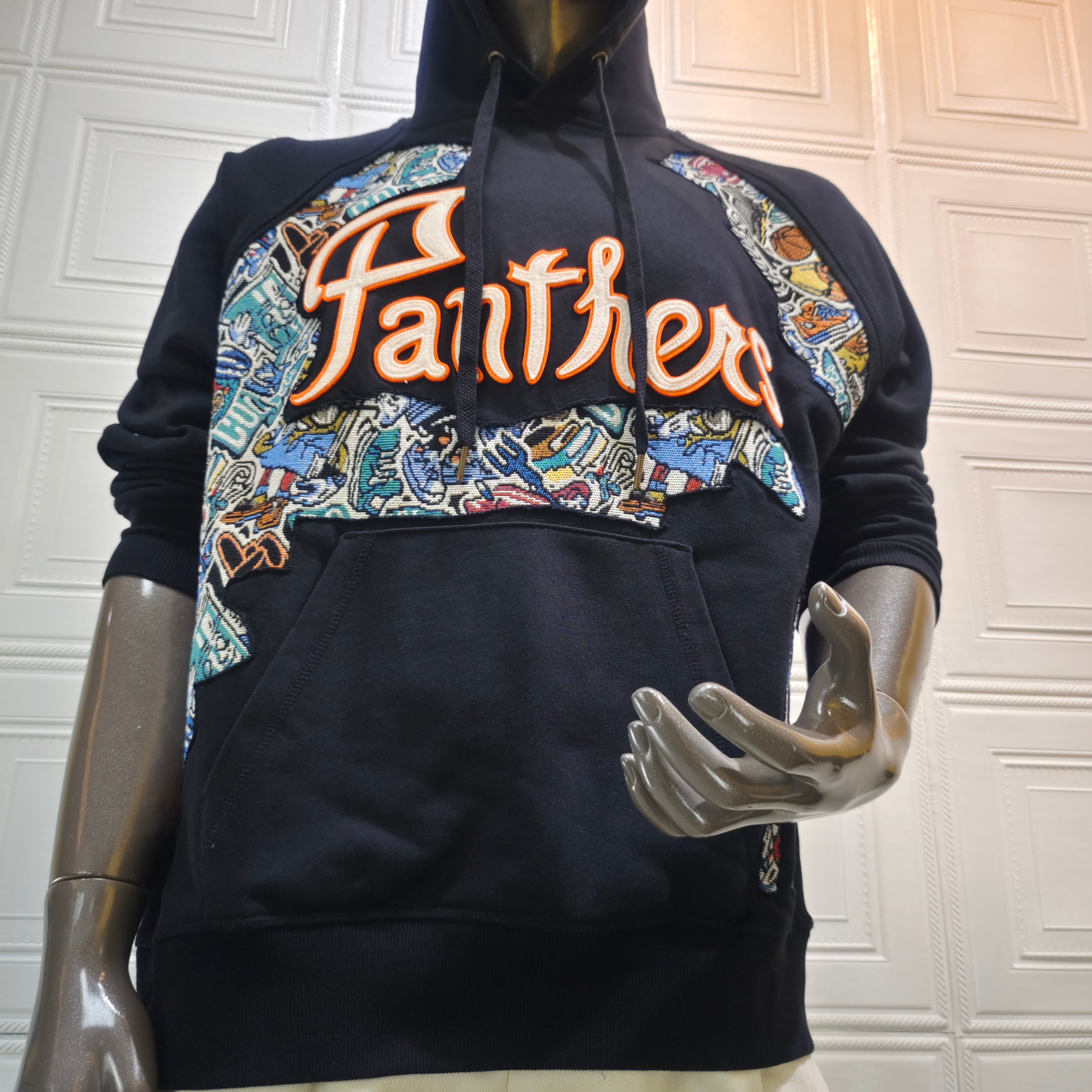 SUDADERA CON CAPUCHA Y TAPIZ DE PATCHWORK DE MENDORA